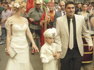 Istiklal : procession en costumes ottomans pour fêter la circoncision du petit